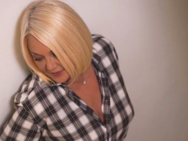 Ρούλα Κορομηλά : «Λυπάμαι αλλά είστε ένοχοι όσοι δεν μιλάτε»