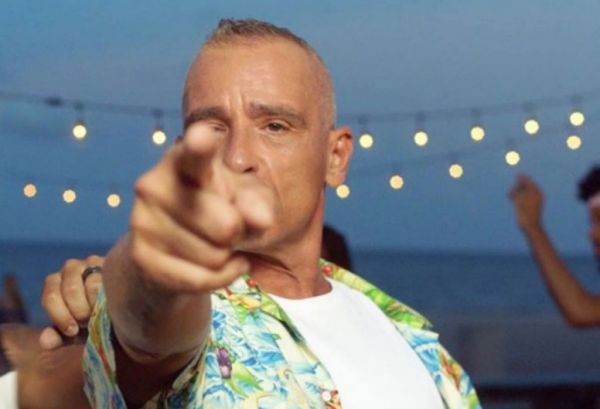 Έρος Ραματσότι : Αγνώριστος σε φωτογραφία από την παιδική του ηλικία