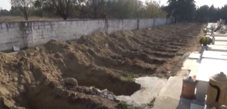 Σάλος από σχόλιο της «Αυγής» για τους τάφους στις Σέρρες – Η συγγνώμη της εφημερίδας