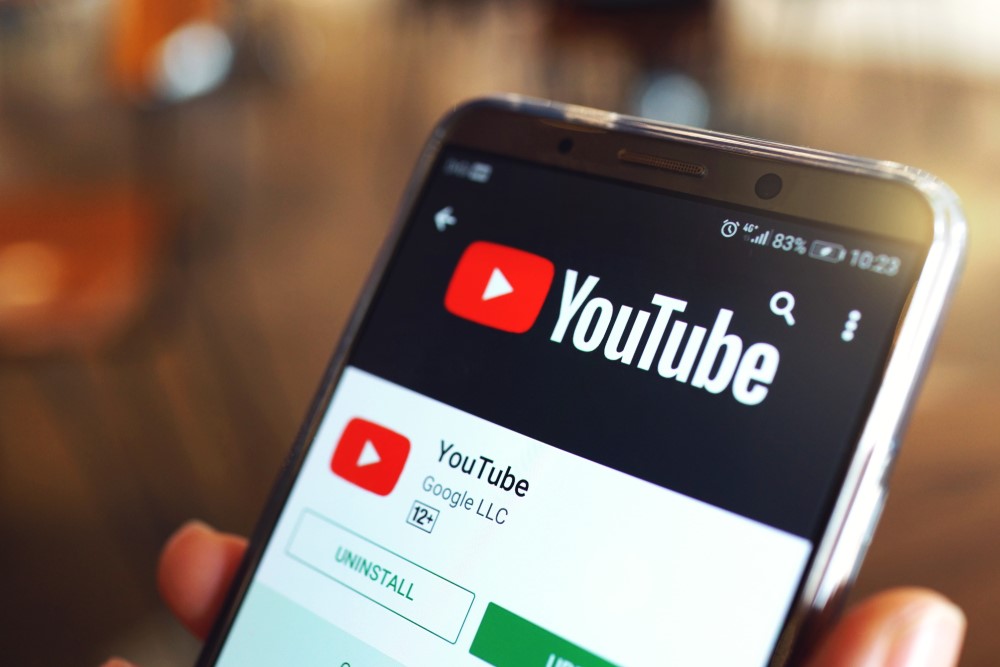 YouTube: Φέρνει τα πάνω-κάτω στις διαφημίσεις του