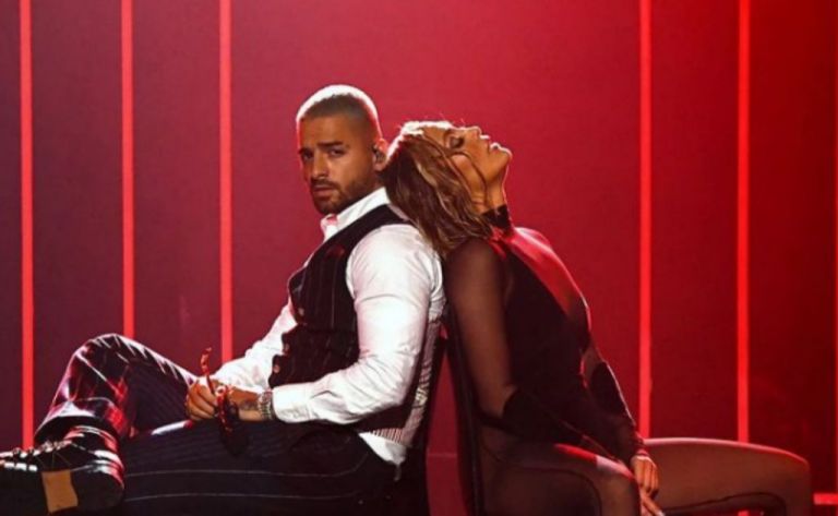 Τζένιφερ Λόπεζ : Η αισθησιακή εμφάνιση με μικροσκοπικό κορμάκι στα βραβεία ΑΜΑ