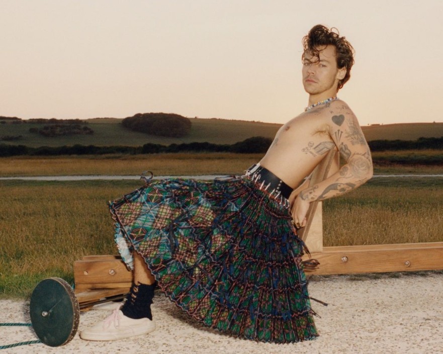 Χάρι Στάιλς : Αποστομώνει τους επικριτές του για το εξώφυλλο στη Vogue