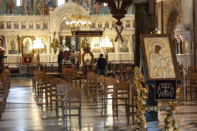 Κοροναϊός : Ανοιχτές οι εκκλησίες και την Πρωτοχρονιά - Αλλαγές στο όριο πιστών