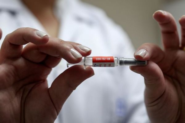 Κοροναϊός : Η Κίνα αγοράζει τουλάχιστον 100 εκατ. δόσεις του εμβολίου της Pfizer