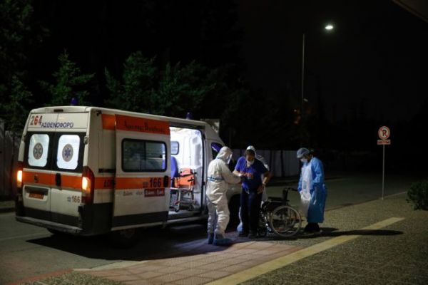 Κοροναϊός : Θρήνος για την 58χρονη νοσηλεύτρια από τη Δράμα που έχασε τη μάχη