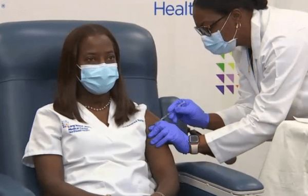 Κοροναϊός : Κύμα αισιοδοξίας στις ΗΠΑ μετά την έναρξη των εμβολιασμών