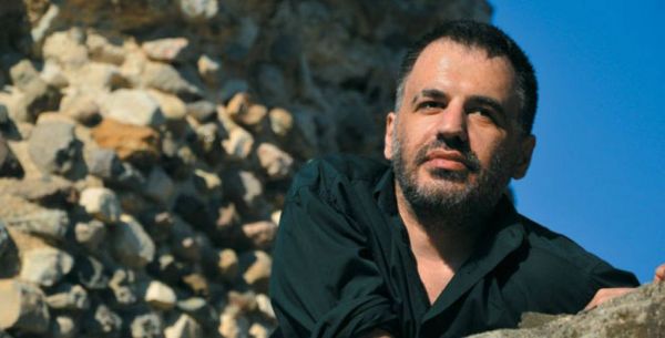 Φώτη Θαλασσινέ, είσαι ο περιπλανώμενος συγγραφέας των gay ερώτων