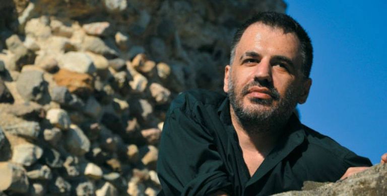 Φώτη Θαλασσινέ, είσαι ο περιπλανώμενος συγγραφέας των gay ερώτων