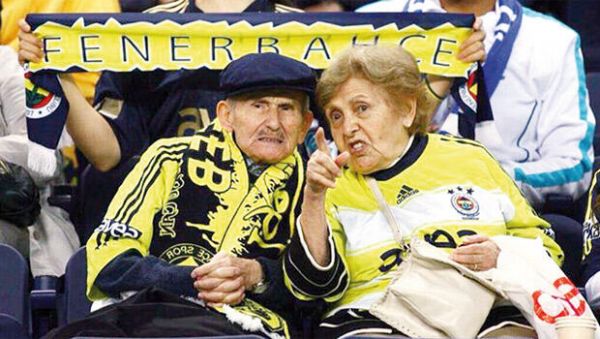 Φενέρμπαχτσε: Η συγκινητική ιστορία του ζευγαριού που πέθανε αλλά «επέστρεψε» στο γήπεδό της
