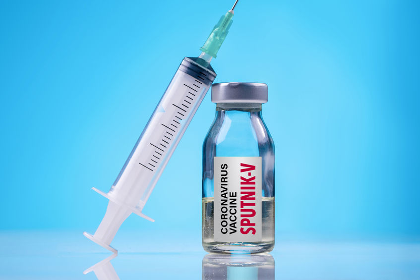 Κοροναϊός – εμβόλιο: Σύγχυση με οδηγίες αποχής από το αλκοόλ