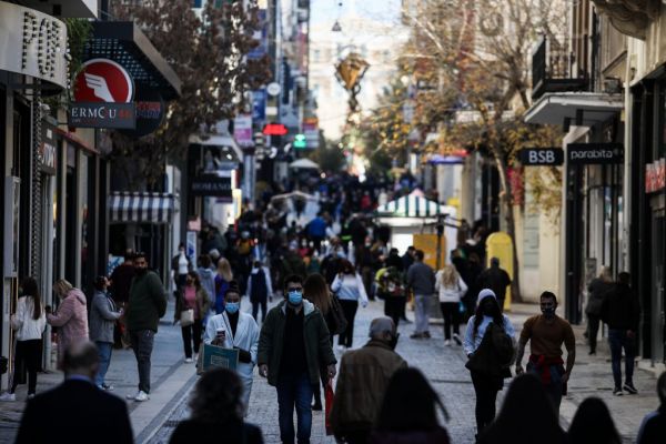 Lockdown : Κοσμοσυρροή στο κέντρο της Αθήνας παρά τα μέτρα