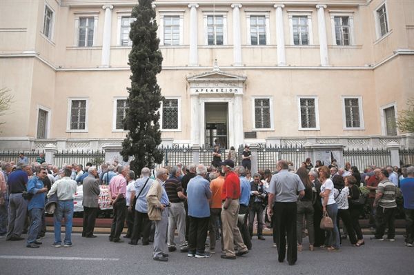 Συνταξιούχοι : Αποφάσεις για 2 + 1 πακέτα αναδρομικών ως τον Απρίλιο