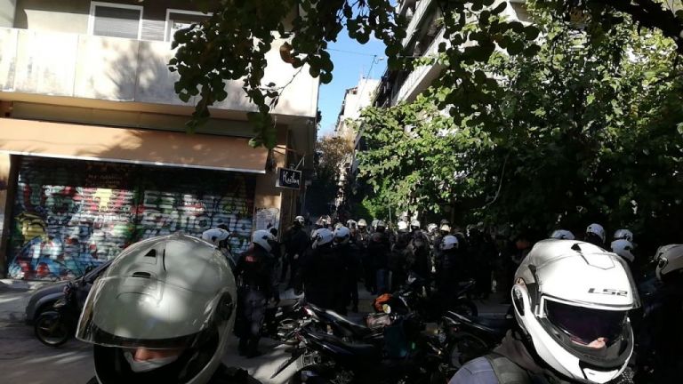 Επέτειος Γρηγορόπουλου: Ενταση και προσαγωγές στην πλατεία Εξαρχείων