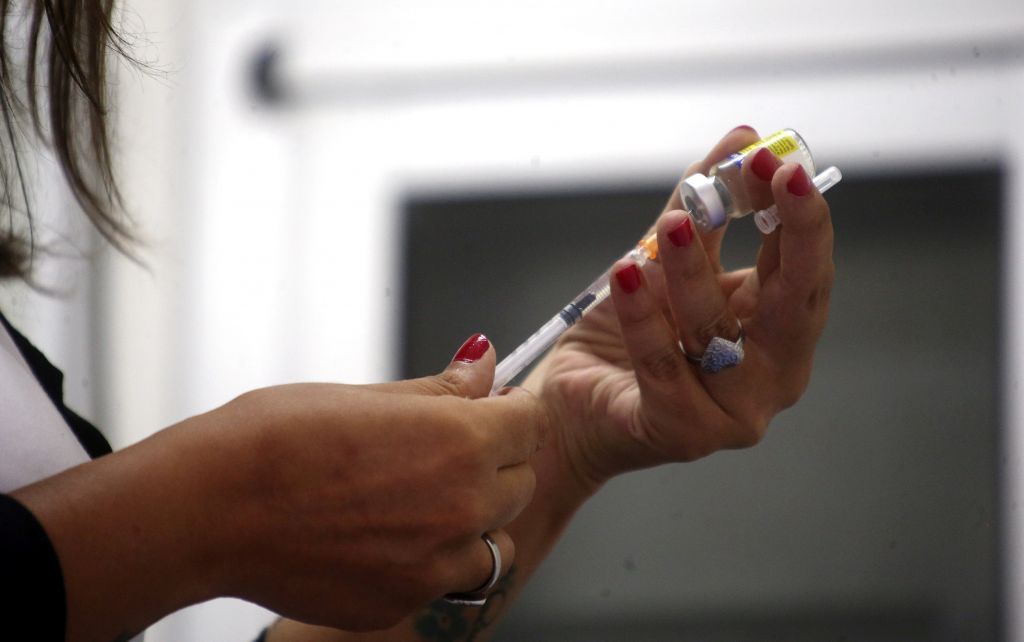 Κοροναϊός : Η Πολωνία εκτιμά ότι θα χορηγεί 3,4 εκατ. δόσεις του εμβολίου τον μήνα