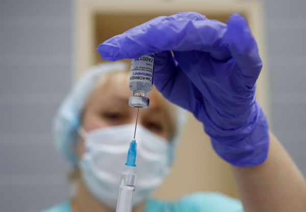 Κοροναϊός : Το ενδεχόμενο καθυστέρησης των εμβολιασμών στην ΕΕ απειλεί τις διεθνείς ισορροπίες