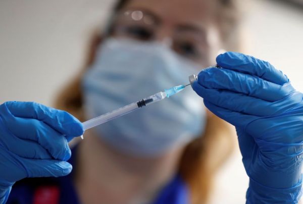Κοροναϊός : Πώς θα κλείνουμε ραντεβού για να κάνουμε το εμβόλιο – Η πρόκληση του μαζικού εμβολιασμού
