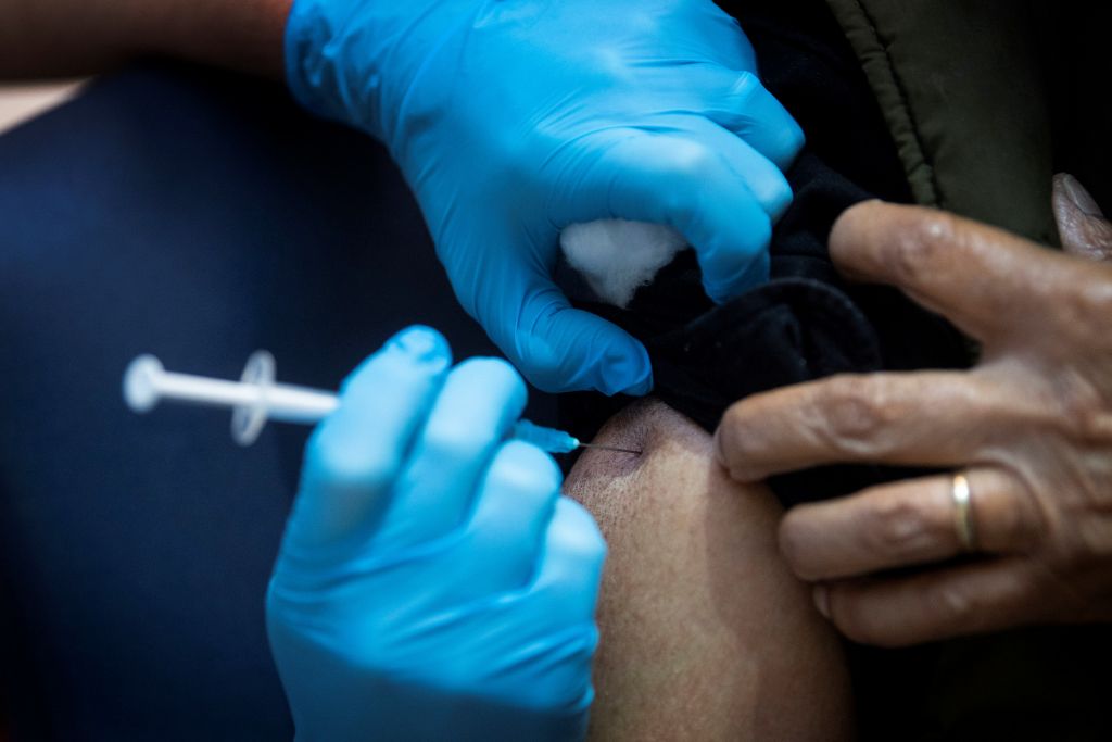 Ζαριφόπουλος : Μπορούμε να εμβολιάσουμε 2 εκατ. πολίτες τον μήνα