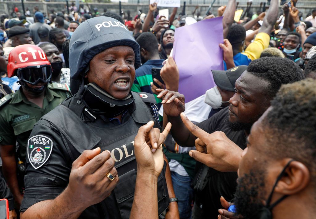 Νιγηρία : Έμποροι ελπίδας αποσπούν τεράστια ποσά από οικογένειες θυμάτων αστυνομικής βίας