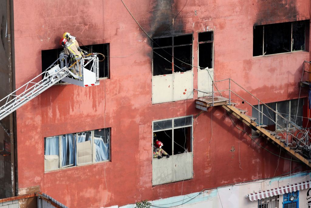 Καταλονία : Τρεις νεκροί από φωτιά σε κτίριο που ζούσαν πρόσφυγες