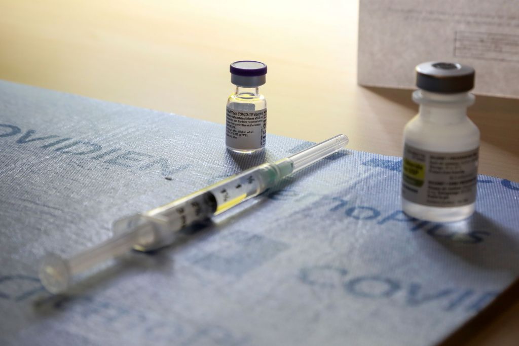 «Επιχείρηση Ελευθερία» : Πώς θα γίνει ο εμβολιασμός για τον κοροναϊό - Πότε ξεκινά στην Ελλάδα