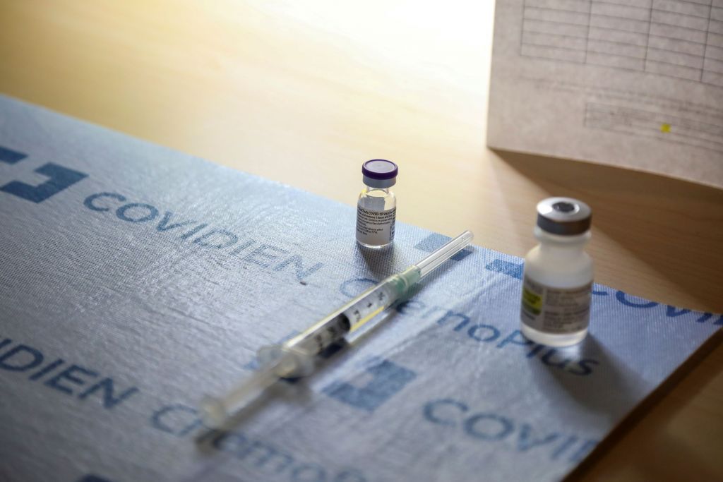 Κοροναϊός : Το στοίχημα του μαζικού εμβολιασμού και οι επιστημονικές διαβεβαιώσεις