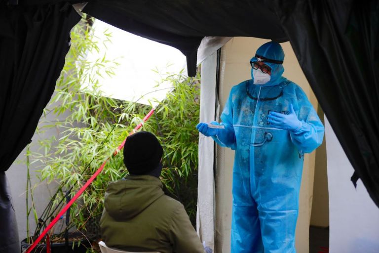 Η πανδημία είναι απίθανο να τελειώσει πριν τα τέλη του 2021, λέει ο ΠΟΥ