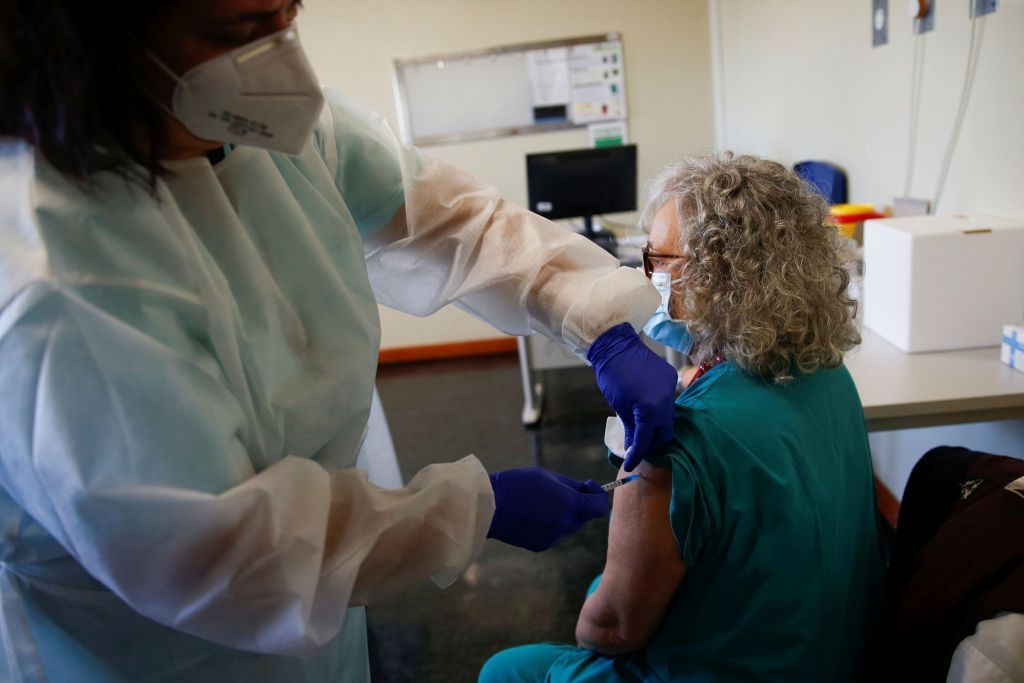 Κοροναϊός : Η Ευρώπη θωρακίζεται – Οι εμβολιασμοί φέρνουν πιο κοντά το τέλος της πανδημίας