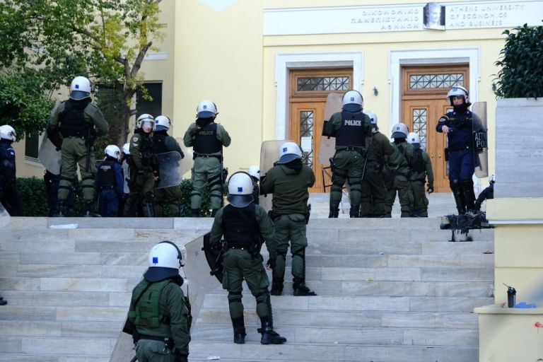 «Όχι» στην πανεπιστημιακή αστυνομία : Συλλογή υπογραφών από φοιτητές και καθηγητές