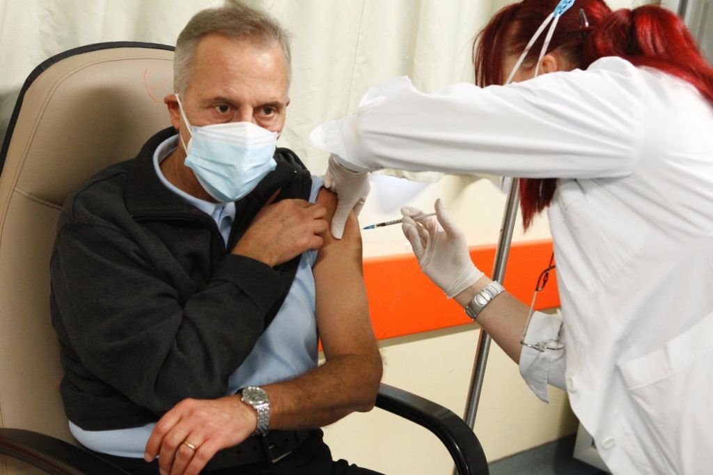 Λάρισα : Σε εξέλιξη η διαδικασία των εμβολιασμών στο πανεπιστημιακό νοσοκομείο