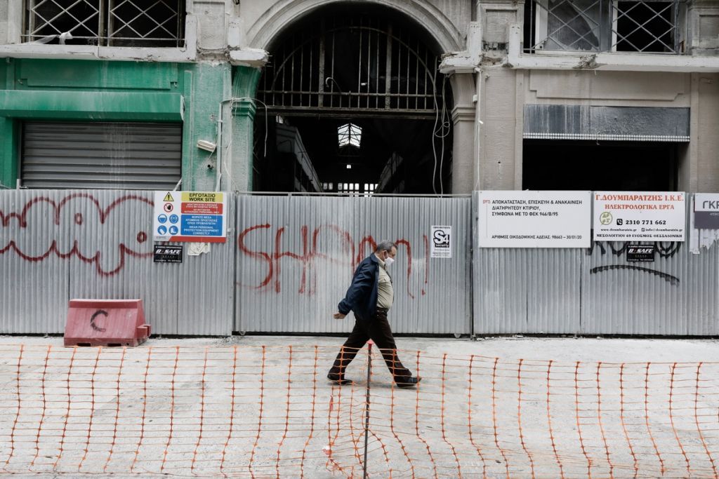 Γιατί η Δυτική Αττική μπήκε σε καθολικό lockdown – Πώς συνδέεται με τις κοινωνικές ανισότητες