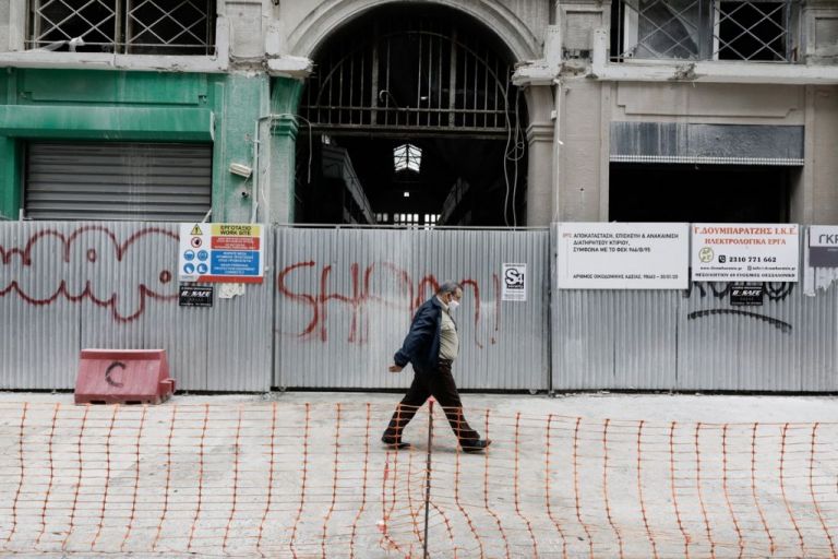 Γιατί η Δυτική Αττική μπήκε σε καθολικό lockdown – Πώς συνδέεται με τις κοινωνικές ανισότητες