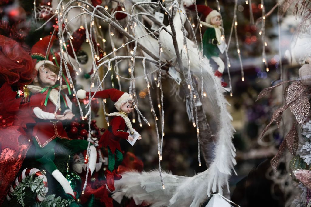Lockdown : Άνοιγμα του λιανεμπορίου σε... δόσεις μέχρι τα Χριστούγεννα - Φοβούνται «σύνδρομο Harrods» οι επιστήμονες
