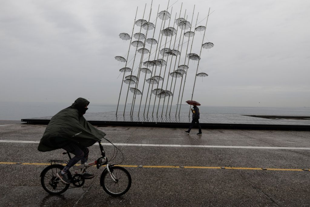 Καιρός : Βροχές, πτώση θερμοκρασίας και χιόνια