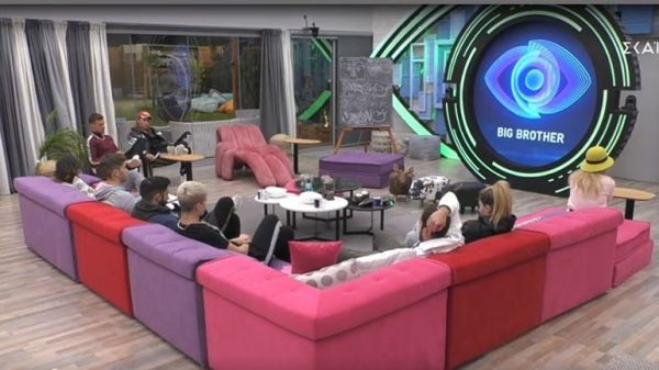 Big Brother : Μαλλιά κουβάρια η Άννα-Μαρία και η Σοφία – Αποχώρηση «βόμβα»