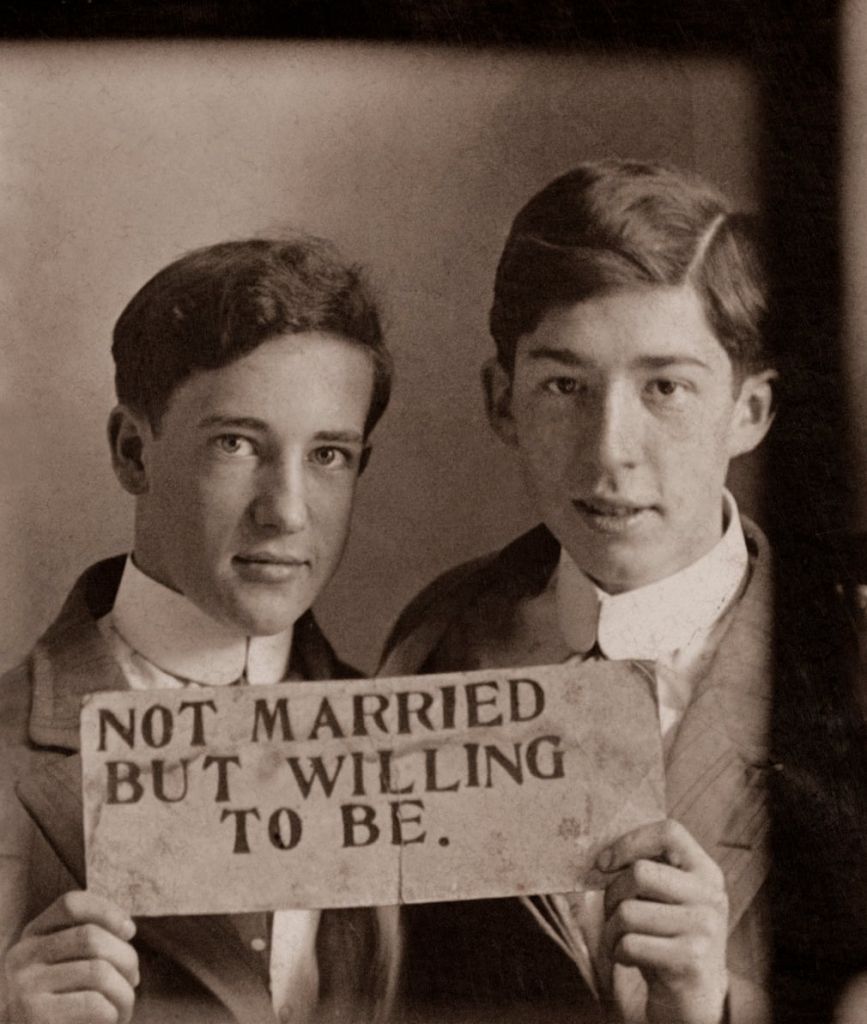 Βιβλίο με φωτογραφίες gay ζευγαριών του 19ου αιώνα κάνει θραύση παγκοσμίως