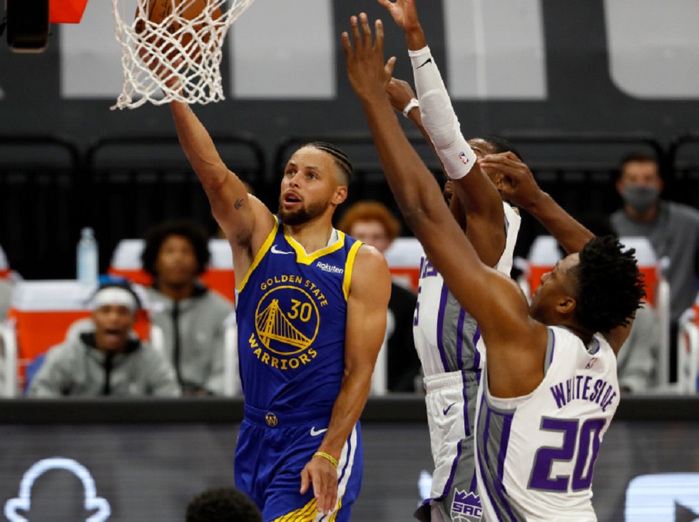 «Καυτός» Κάρι στη νίκη των Ουόριορς – Φιλικός περίπατος για Ρόκετς κόντρα στους Σπερς