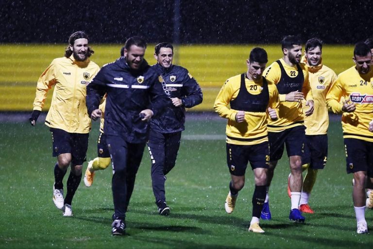 ΑΕΚ : Ο Χιμένεθ παραδίδει μαθήματα άμυνας στους παίκτες του