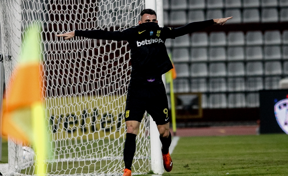 Με σούπερ Μάνο ο Άρης, πέρασε από τη Λάρισα (3-0). Πέρασε και τον ΠΑΟΚ