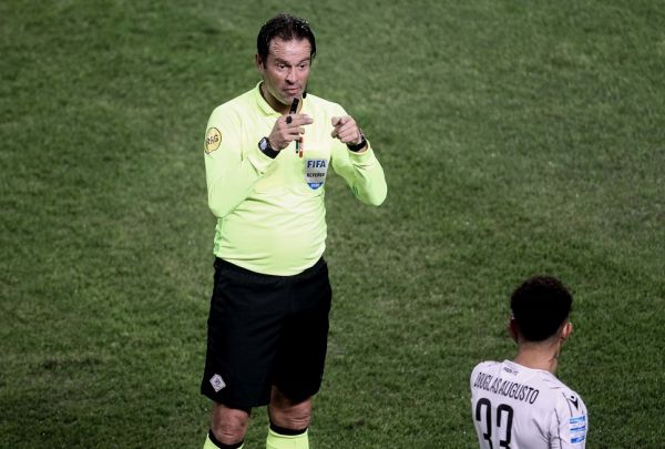 Αρης – ΠΑΟΚ : Αν είχε αποβάλει και τον Ντάγκλας θα είχε δώσει ρεσιτάλ ο Ολλανδός διαιτητής