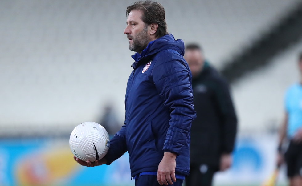 Μαρτίνς : «Δεν ήταν αγωνιστικός χώρος, έμοιαζε με πίστα πατινάζ»