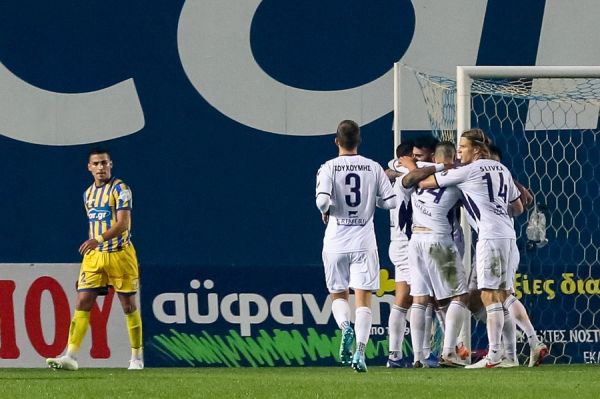 Απόδραση με Φερνάντες και… VAR για τον Απόλλωνα από το Αγρίνιο (0-1)