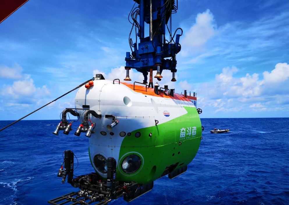 Κινεζικό υποβρύχιο καταδύθηκε στο βαθύτερο σημείο των ωκεανών