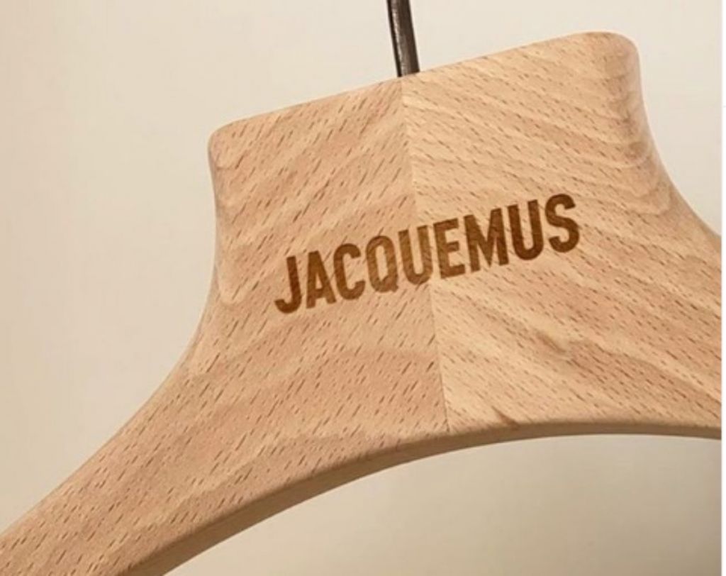 Jacquemus : Η χριστουγεννιάτικη κολεξιόν του είναι αφιερωμένη στο ροζ χρώμα