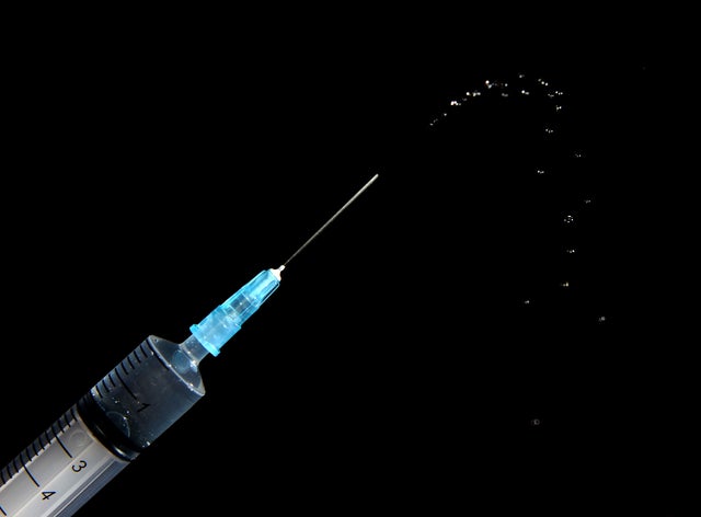 Εμβόλιο : Βασικό θέμα συζήτησης στην Ελλάδα – Τι λένε οι πολίτες στο MEGA