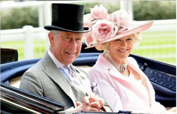 Πρίγκιπας Κάρολος : Δέχεται πόλεμο στο Twitter μετά την προβολή του «The Crown»