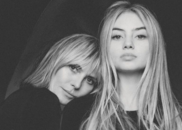 Χάιντι Κλουμ : Ποζάρει με την κόρη της και η ομοιότητα είναι εκπληκτική