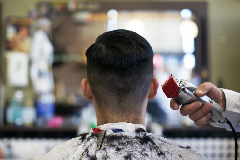 Βόλος : Μετέτρεψε την πιλοτή σε κουρείο – Πρόστιμο σε 24χρονο