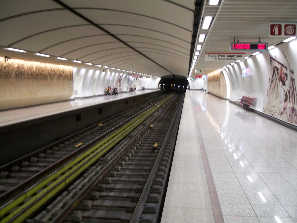 Έκλεισαν έξι σταθμοί του μετρό στο κέντρο της Αθήνας με εντολή της ΕΛ.ΑΣ
