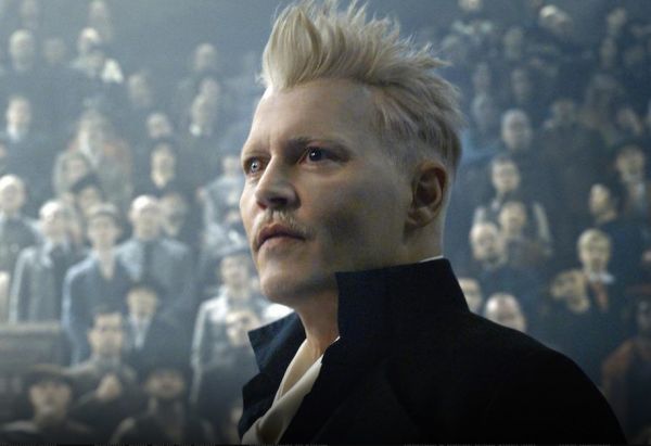 Μαντς Μίκελσεν : Σκυτάλη από τον Τζόνι Ντεπ στα «Fantastic Beasts»