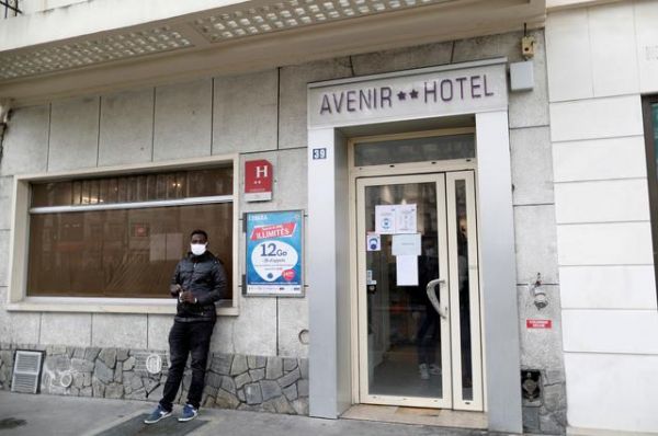 Δημοφιλές ξενοδοχείο του Παρισιού, που είναι άδειο λόγω κοροναϊού, στεγάζει άστεγους